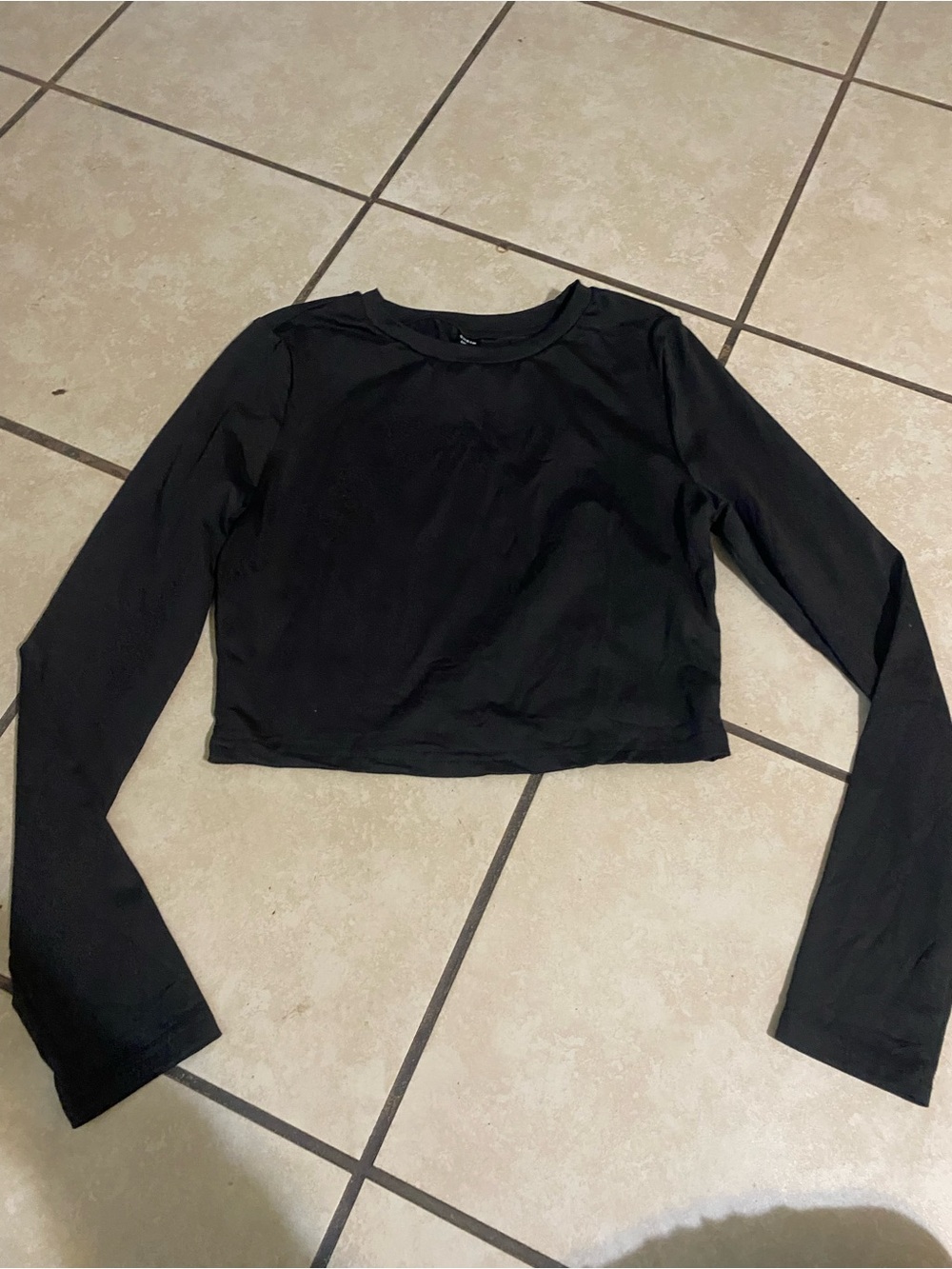 SHEIN Black Long Sleeve Cropped Tee